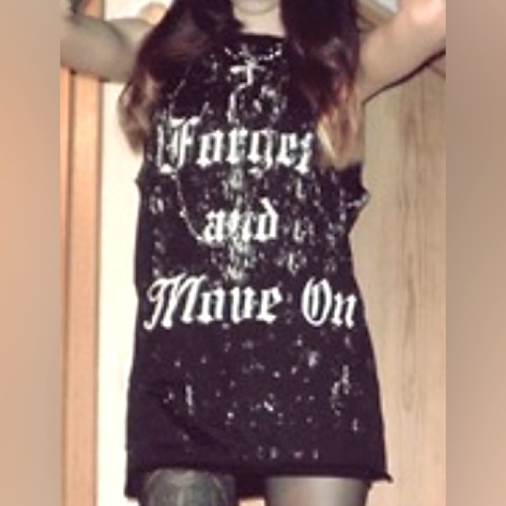 NWT H&M Women's Print Black Sleeveless Tunic Goth Rock Top Shirt Sheer 2 XS (A8)